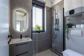 Family Villa, Multiple Bedrooms (Villa Petra with Pool and Sea View) | Bathroom