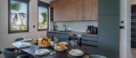 Familienvilla, Mehrere Schlafzimmer (Villa Petra with Pool and Sea View) | Eigene Küche