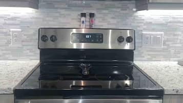 Micro-ondes, four, plaque de cuisson, lave-vaisselle