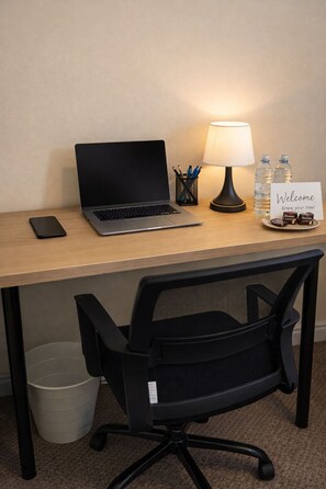 Interior - Sleeps8-familyfriendly-freeparking-30mintoheathrow (Reading)