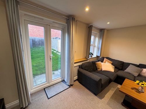 Serene Cirrus Retreat in Reading