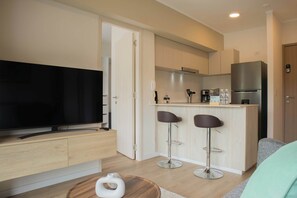 TV - w* | Stylish 2BR with Balcony in San Isidro (Lima)