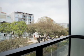 Interior - w* | Stylish 2BR with Balcony in San Isidro (Lima)