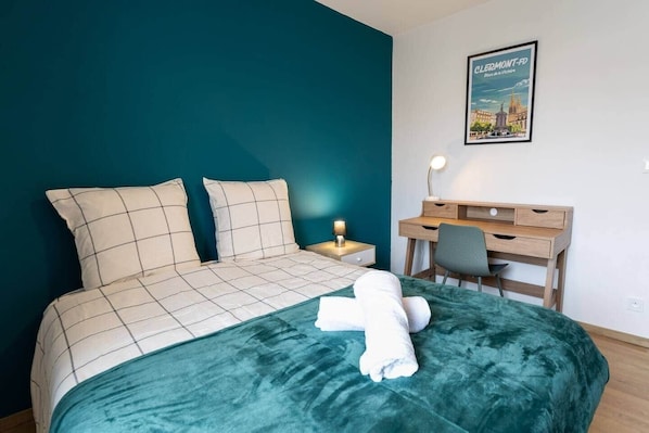 Iron/ironing board, WiFi, bed sheets