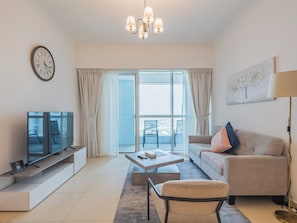 Deluxe Apartment, Balcony, City View | Living area