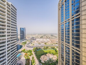 Appartement Deluxe, balcon, vue sur la ville | Vue de la chambre