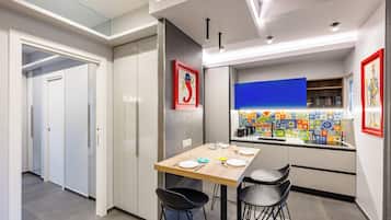 Apartamento, 1 cama Queen e sofá-cama, sacada | Sala de jantar