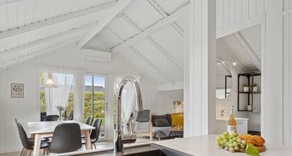 "Hannah" - 200m from the sea by Interhome