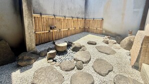 传统别墅, 4 间卧室, 双浴室, 庭院景观 | 客房景观