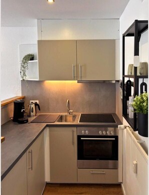 Microwave, oven, stovetop, coffee/tea maker