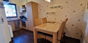 Microwave, stovetop, dishwasher, coffee/tea maker