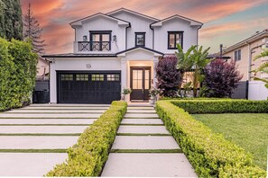 Exterior - Otis Ave - Modern Farmhouse Retreat w/ Pool, Spa & Luxe Interiors (Tarzana)