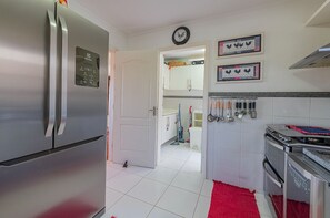 Microondas, horno, parrilla de estufa y lavavajillas 