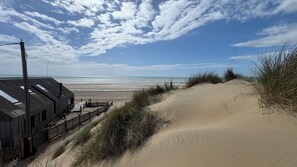 On the beach - Big Boss Caravan-Camber Sands,Sleep 8, Free Wi-Fi, Netflix, Parking (Camber Rye)