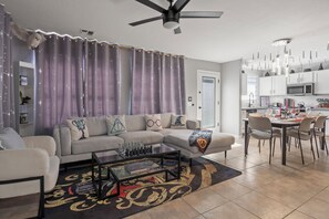 Living area - The Hogwarts Experience - Family Friendly - Heated Pool Available - King Bed (Phoenix)