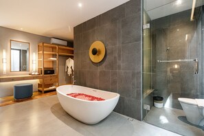 Soap, shampoo, toilet paper - Tamara (Kerobokan)