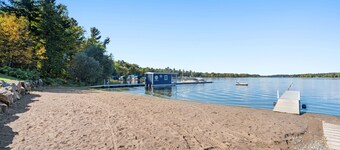 Lakefront Lodge - spacious-luxurious