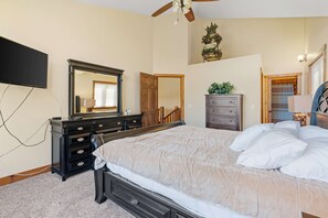 5 bedrooms, iron/ironing board, free WiFi, bed sheets