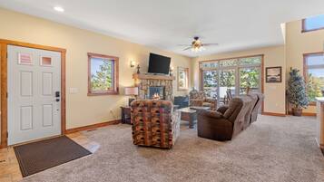 Smart TV, fireplace