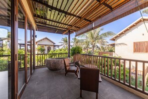 ห้องพรีเมียร์ดับเบิล, วิวชายหาด | ลานระเบียง/นอกชาน