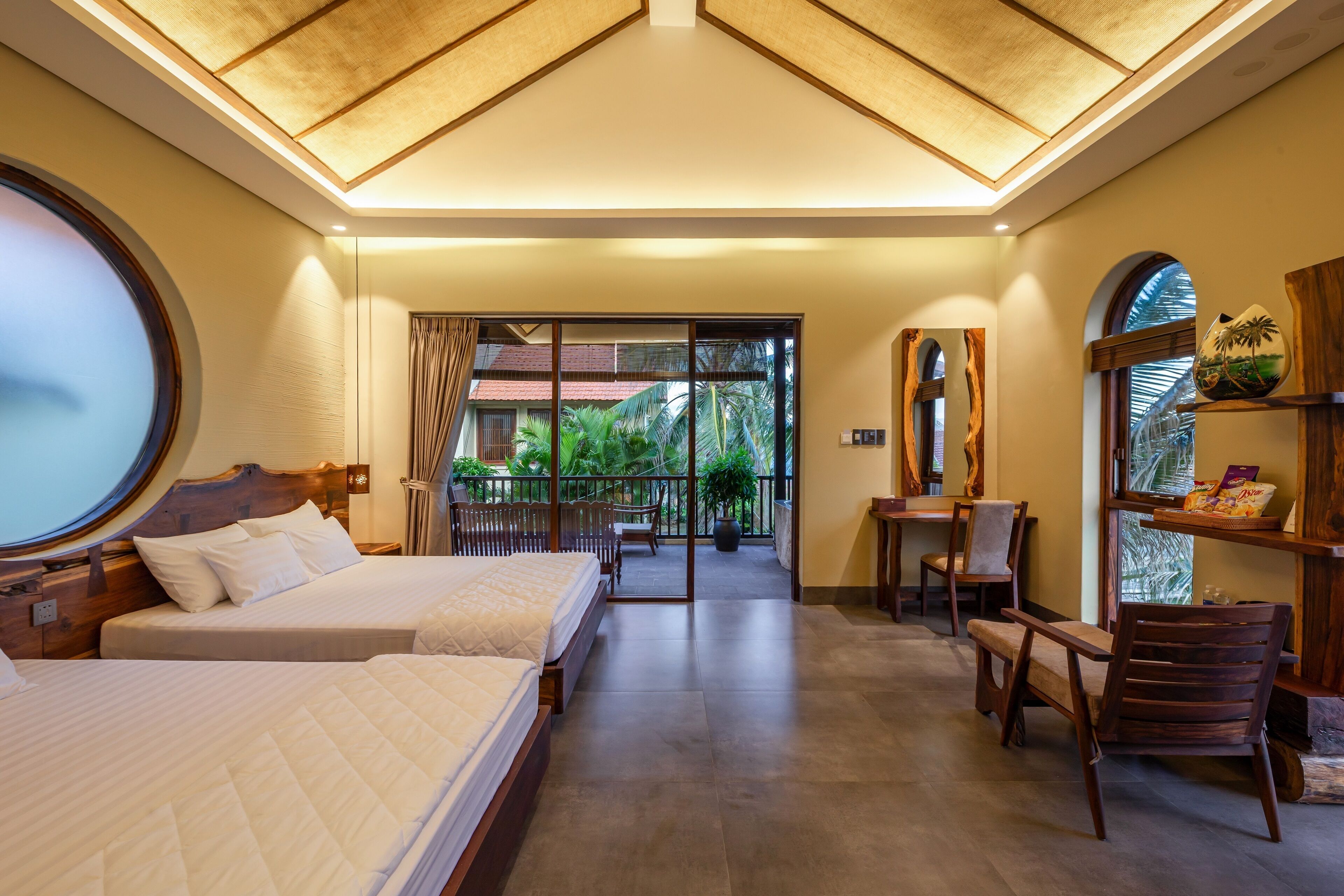 Deluxe Quadruple Room, 2 Queen Beds, Garden View