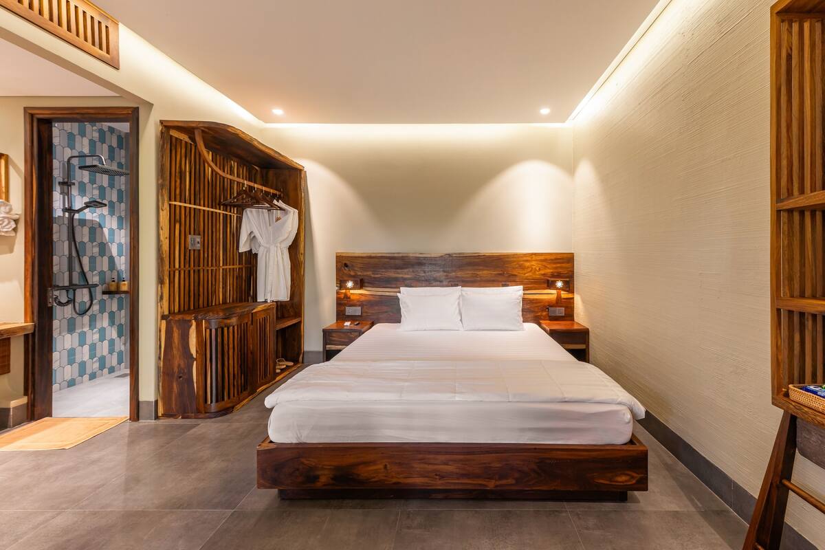 Egyptian cotton sheets, premium bedding, down duvets