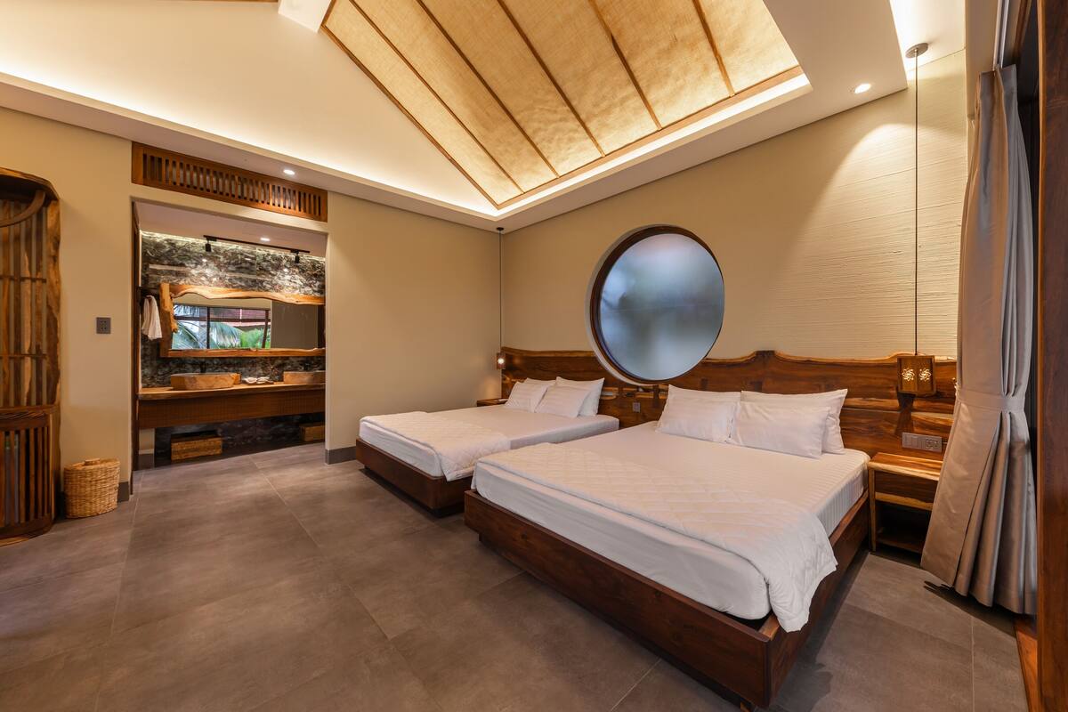 Egyptian cotton sheets, premium bedding, down duvets