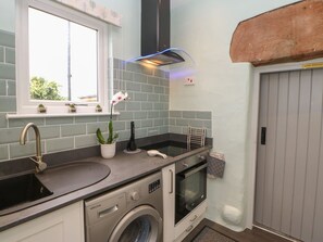 Cookware/dishes/utensils - Orchard Cottage (Appleby-in-Westmorland)