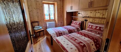 3 sovrum, resesäng, internet och sängkläder