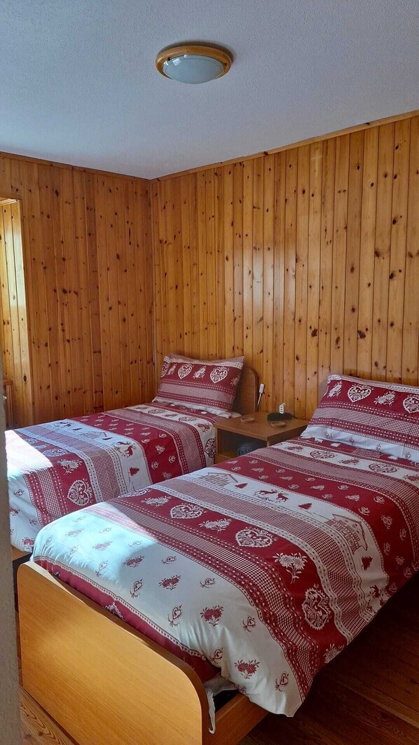 3 chambres, lit de bébé portatif, accès à Internet, literie fournie