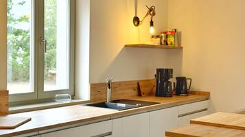 KĂŒhlschrank, Mikrowelle, Ofen, Herdplatte