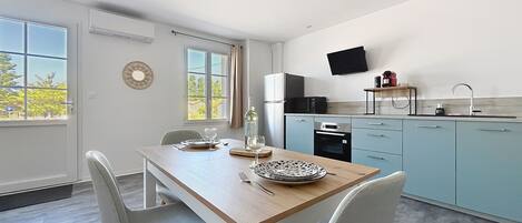 Fridge, microwave, oven, stovetop