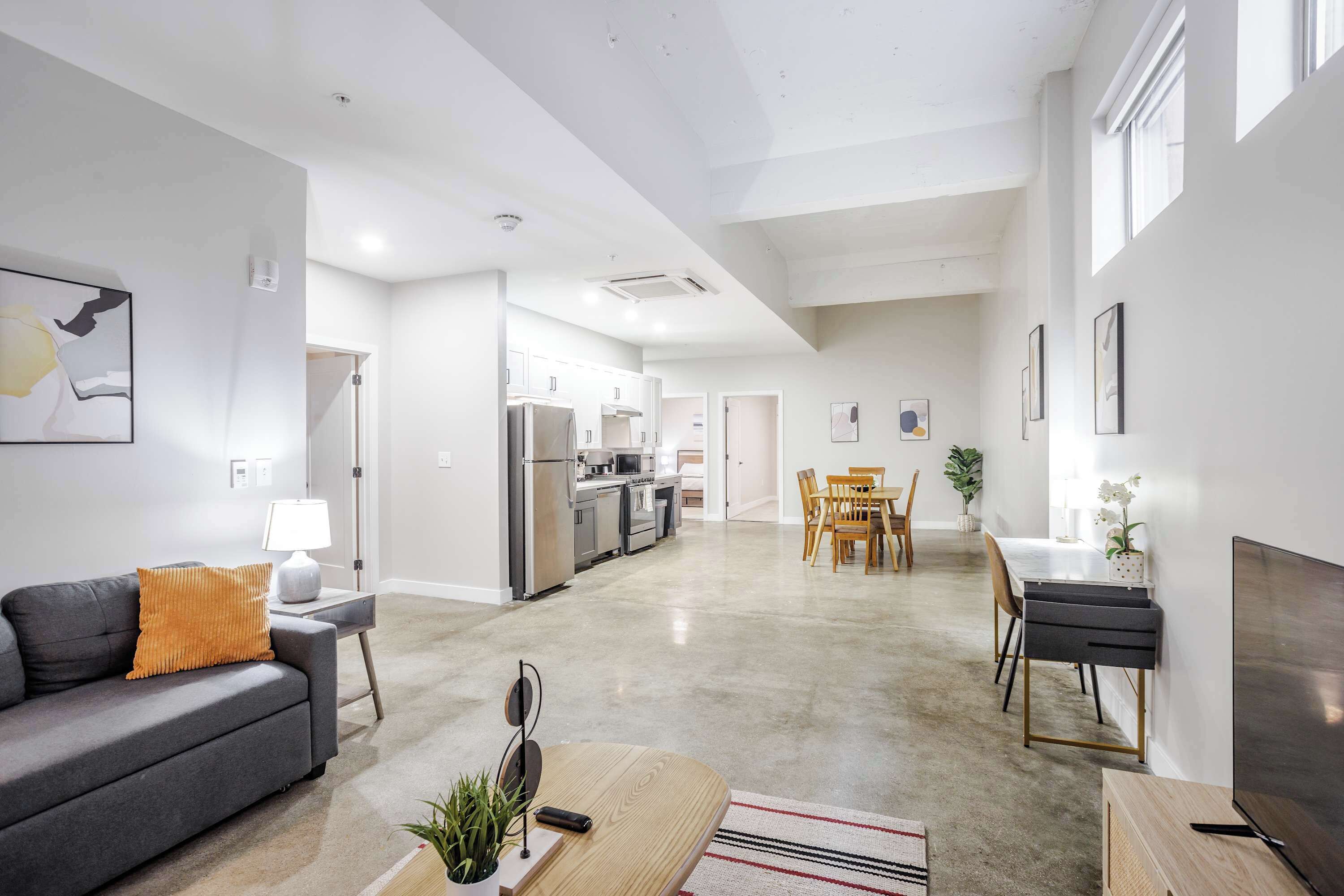 Televisión y oficina 