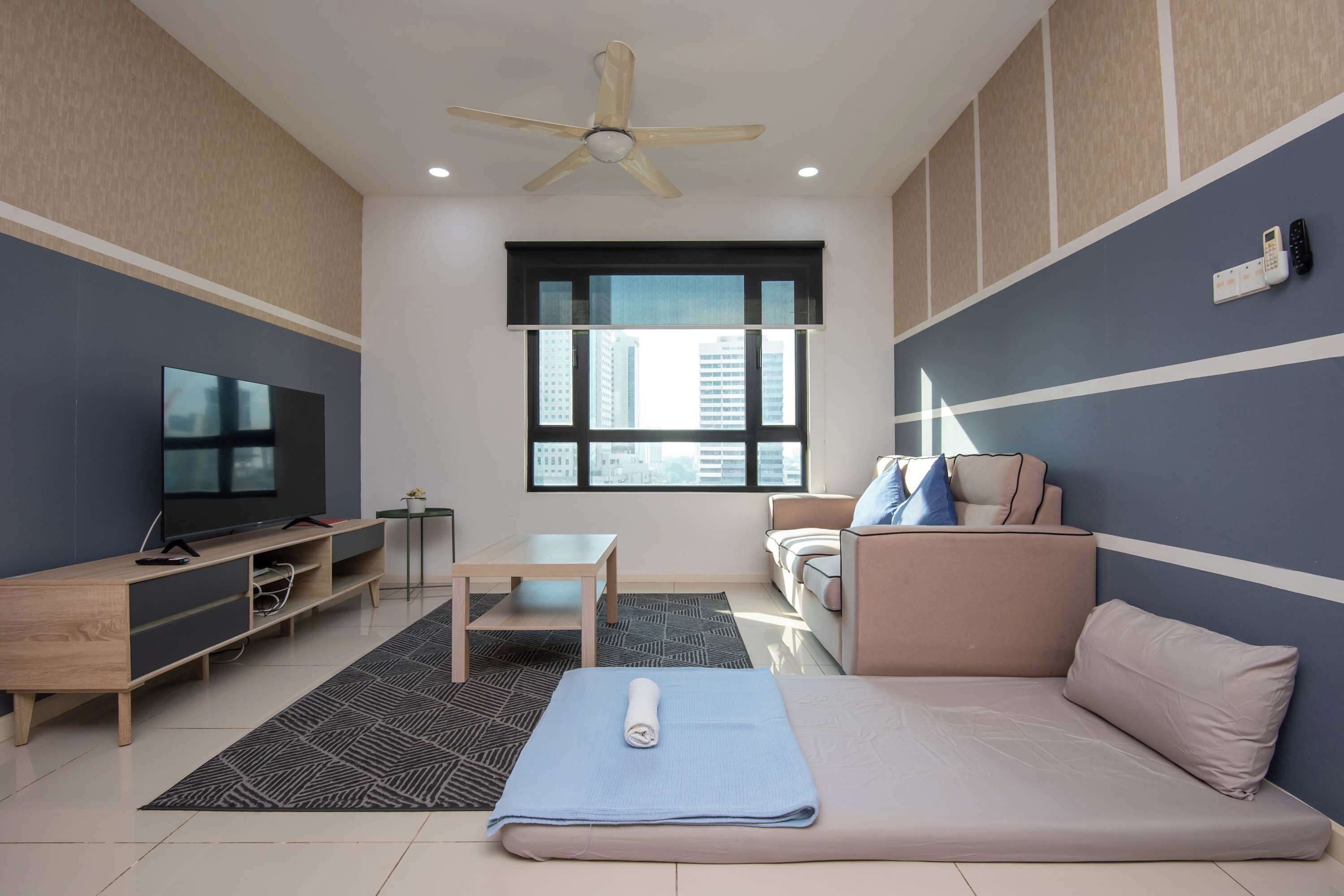 Televisión y oficina 