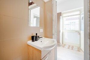 Shower - Holiday Home 'Miro’ House' with Wi-Fi and Air Conditioning (bari)