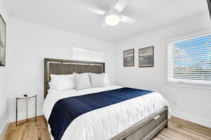 1 bedroom, iron/ironing board, free WiFi, bed sheets - 🦩Book Me Baby! You are in Luck~I Am Gulf Front!🦩 (Santa Rosa Beach)
