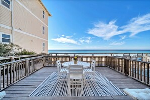 Outdoor dining - 🦩Book Me Baby! You are in Luck~I Am Gulf Front!🦩 (Santa Rosa Beach)