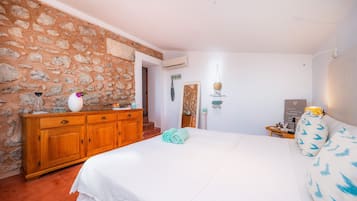 Iron/ironing board, WiFi, bed sheets, wheelchair access