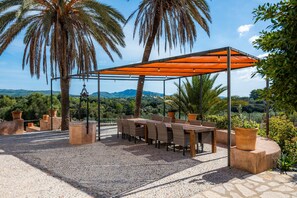 Outdoor dining - Ground Floor Room with Shared Pool, Wi-Fi, and Air Conditioning (Artá)