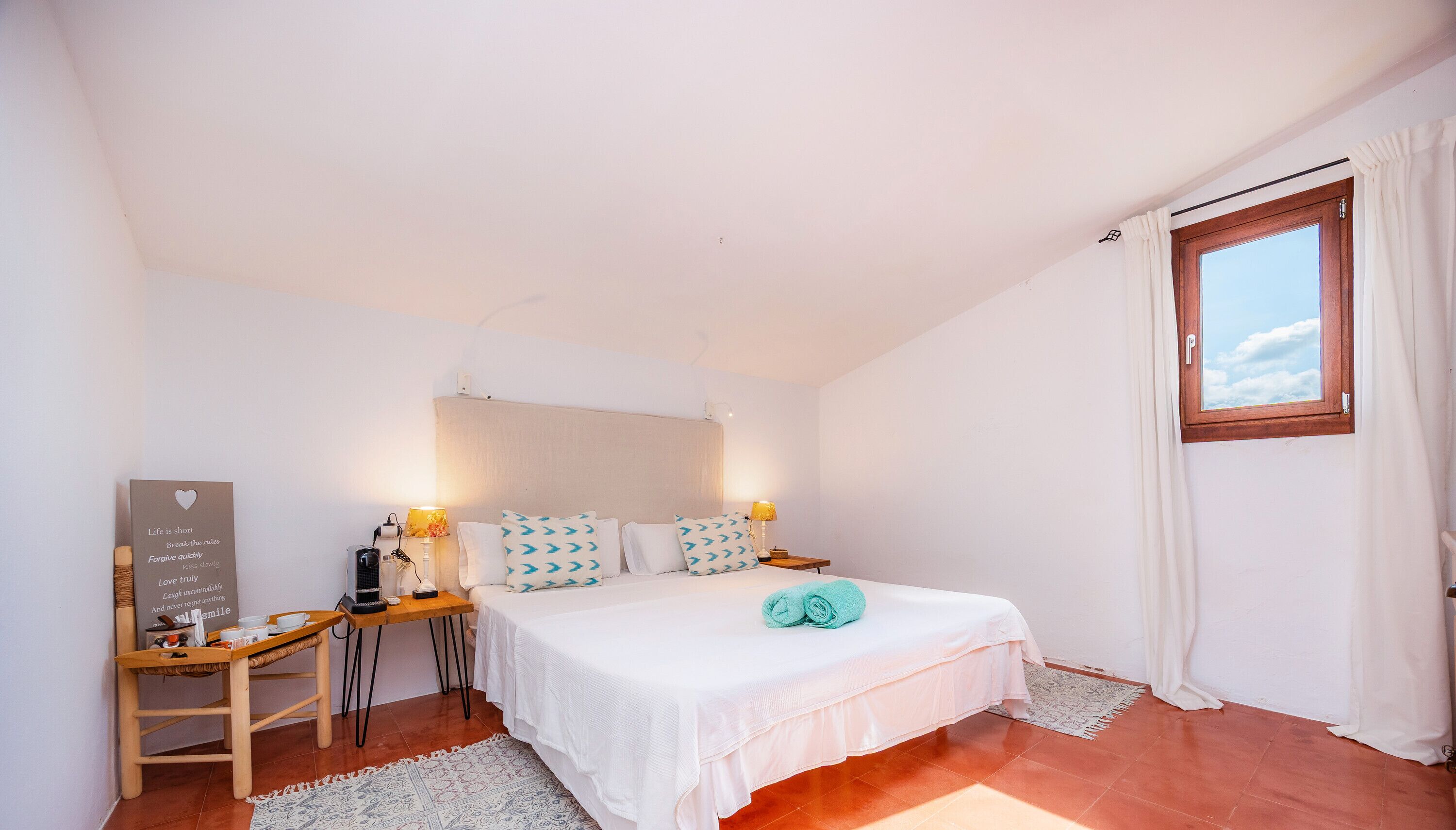 Een strijkplank/strijkijzer, wifi, beddengoed, rolstoeltoegang