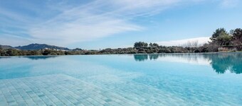 Apartment 'First Floor' with Shared Pool, Wi-Fi and Air Conditioning