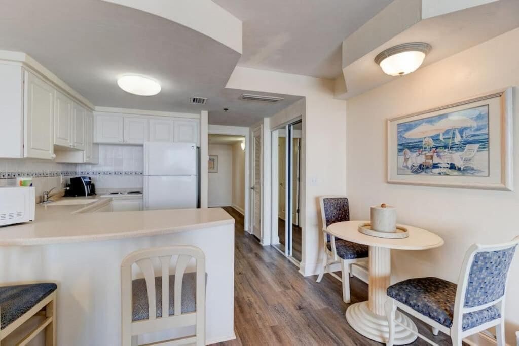 Condo, 1 Bedroom, Ocean View | Private kitchen | Full-size fridge, microwave, oven, stovetop