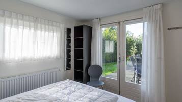 4 bedrooms, iron/ironing board, free WiFi