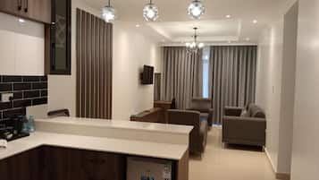 Studio Deluks | Area keluarga | Smart TV 32-inci dengan saluran TV digital