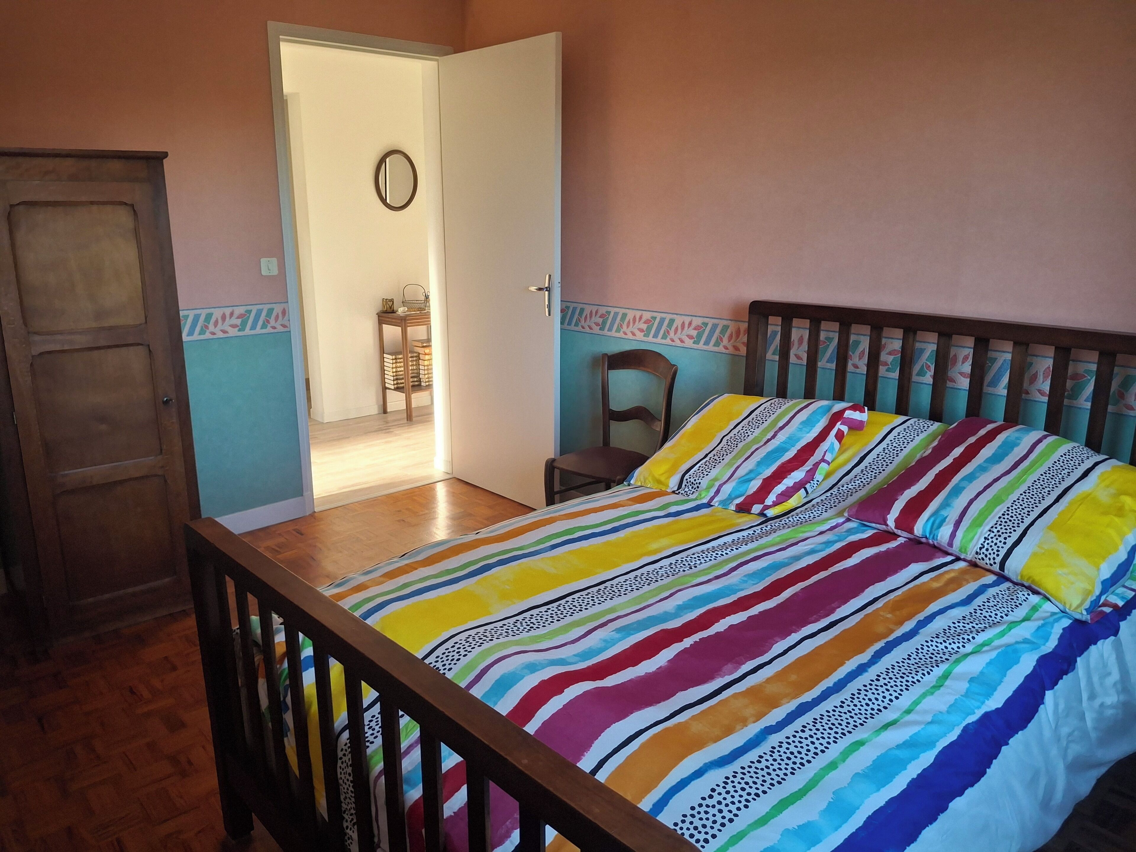 4 室のベッドルーム、アイロン / アイロン台、ベッドシーツ