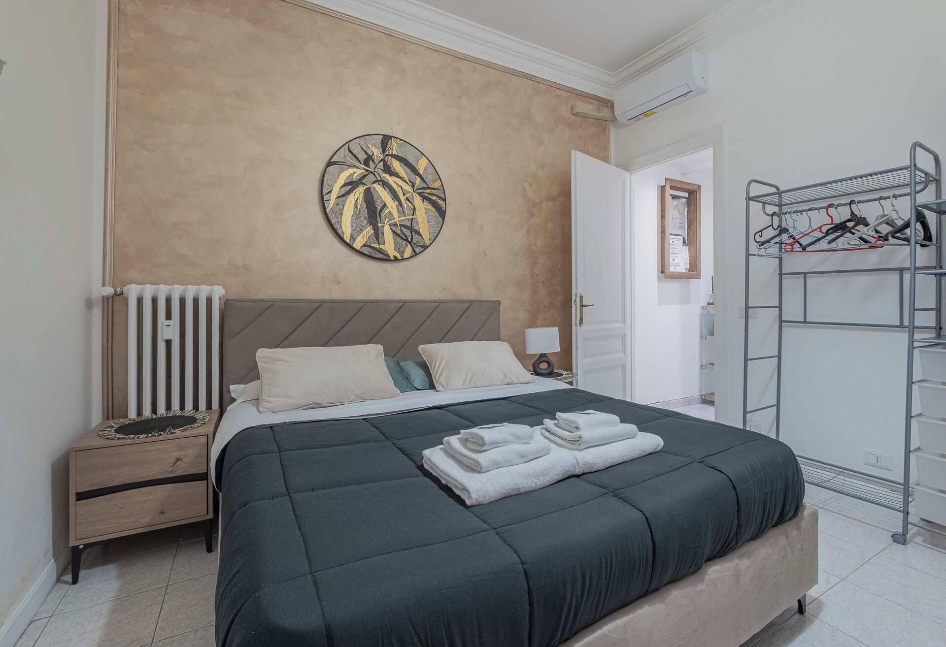 2 bedrooms, iron/ironing board, Internet, bed sheets