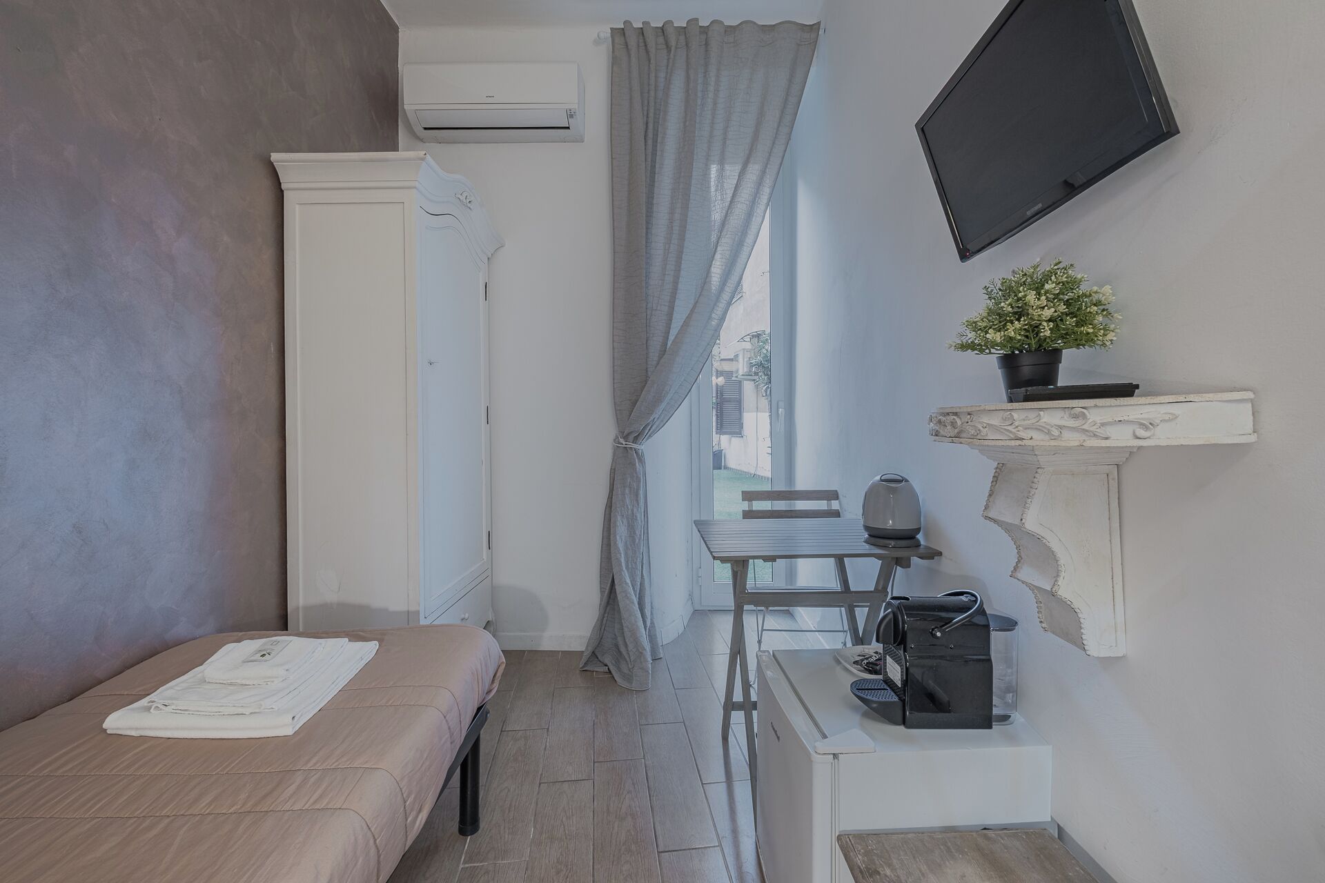 1 bedroom, iron/ironing board, Internet, bed sheets