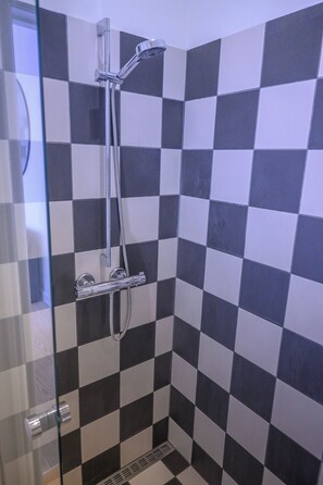 Shower, hair dryer - Cosy apartment in the city center of Copenhagen, 5 minutes from Nyhavn! (København)
