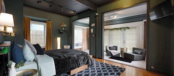 Retreat on Bardstown Road | Yard • Great Location
