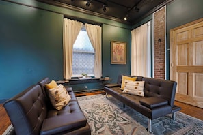 Een televisie en een kantoor